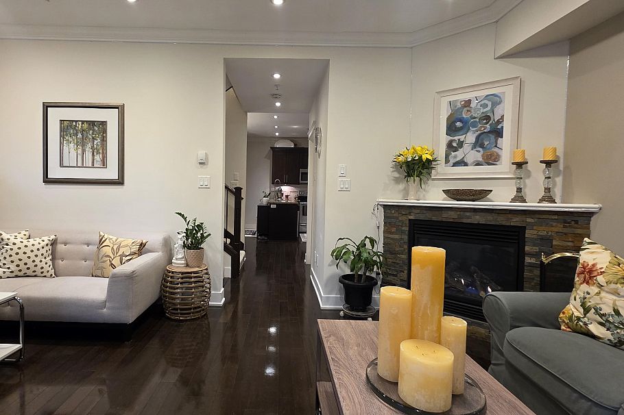 665 W 15th Street North Vancouver, BC - 3