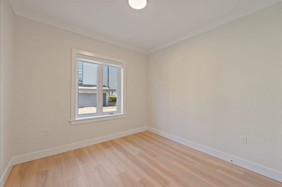 4852 Slocan Street Vancouver, BC - 10