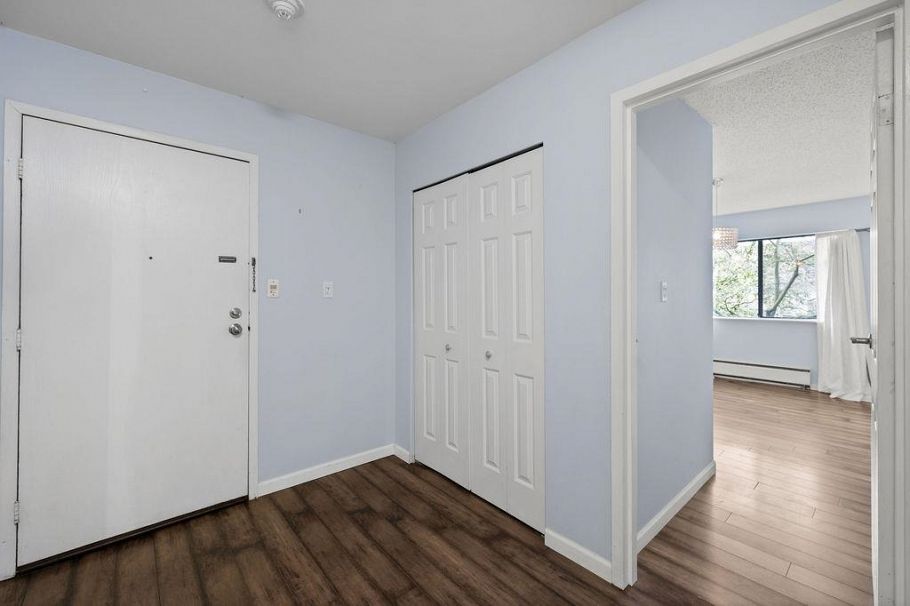 210 236 W 2nd Street North Vancouver, BC - 2