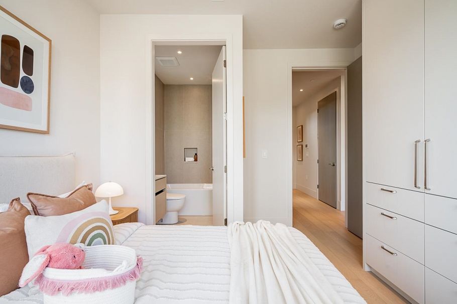 1 372 37 Avenue Vancouver, BC - 25