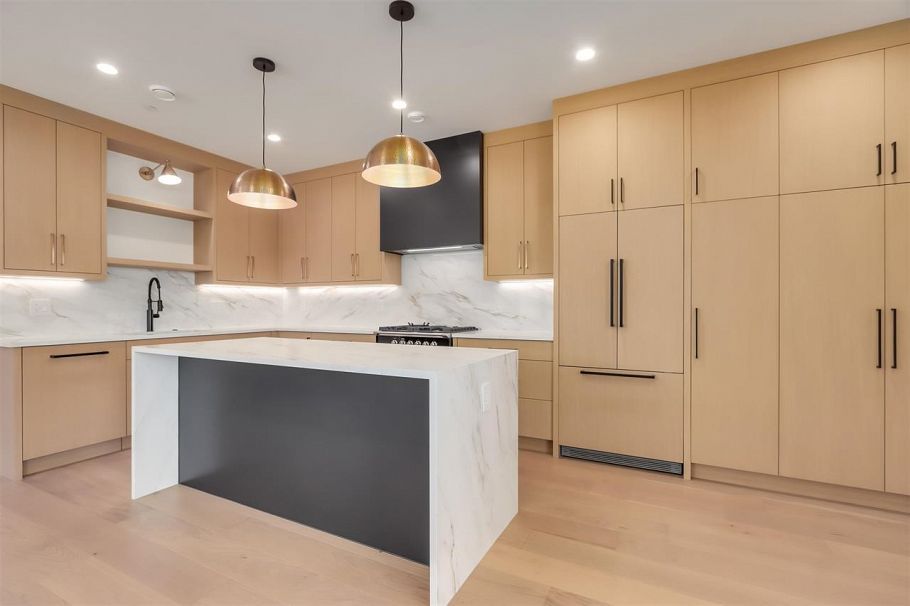 2698 E 5th Avenue Vancouver, BC - 2