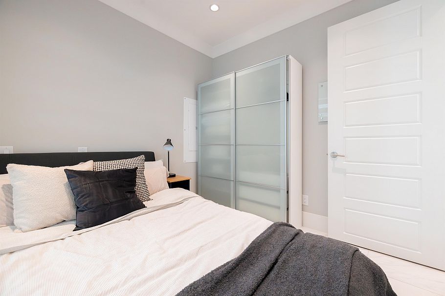 2388 E 2nd Avenue Vancouver, BC - 6