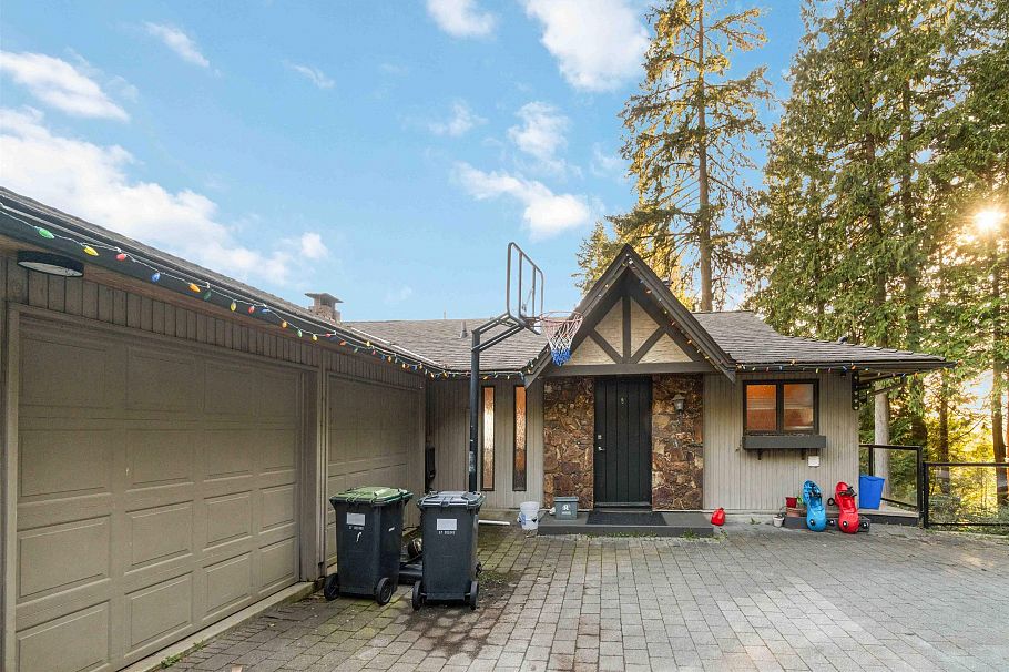 5189 Madeira Court North Vancouver, BC - 1
