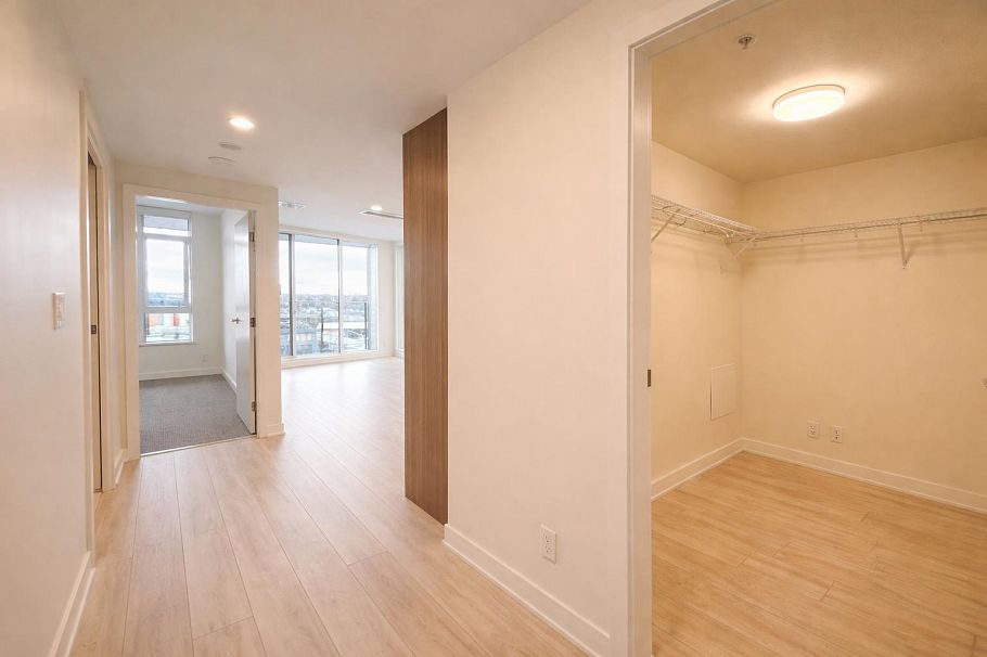 405 1401 Hunter Street North Vancouver, BC - 11