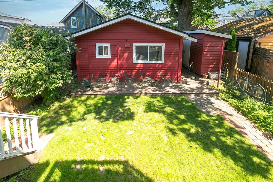 1847 Kitchener Street Vancouver, BC - 32