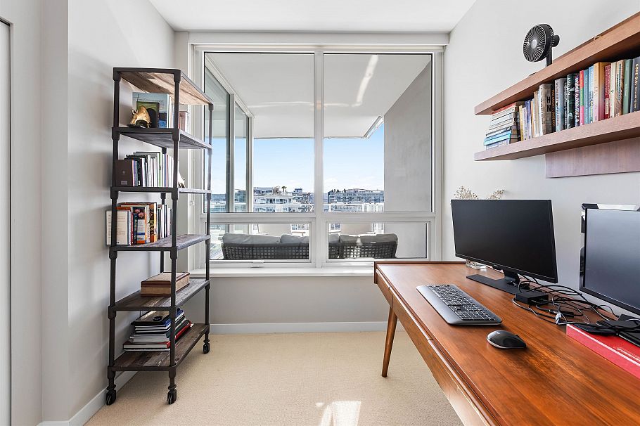 1210 118 Carrie Cates Court North Vancouver, BC - 24