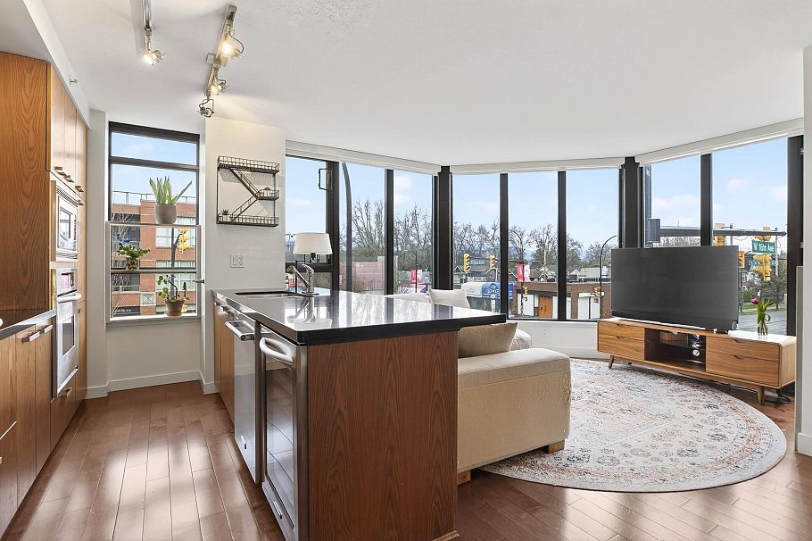 207 3228 Tupper Street Vancouver, BC - 3