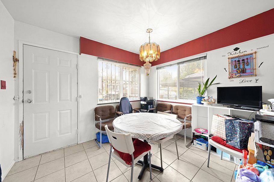 2540 E 24th Avenue Vancouver, BC - 11