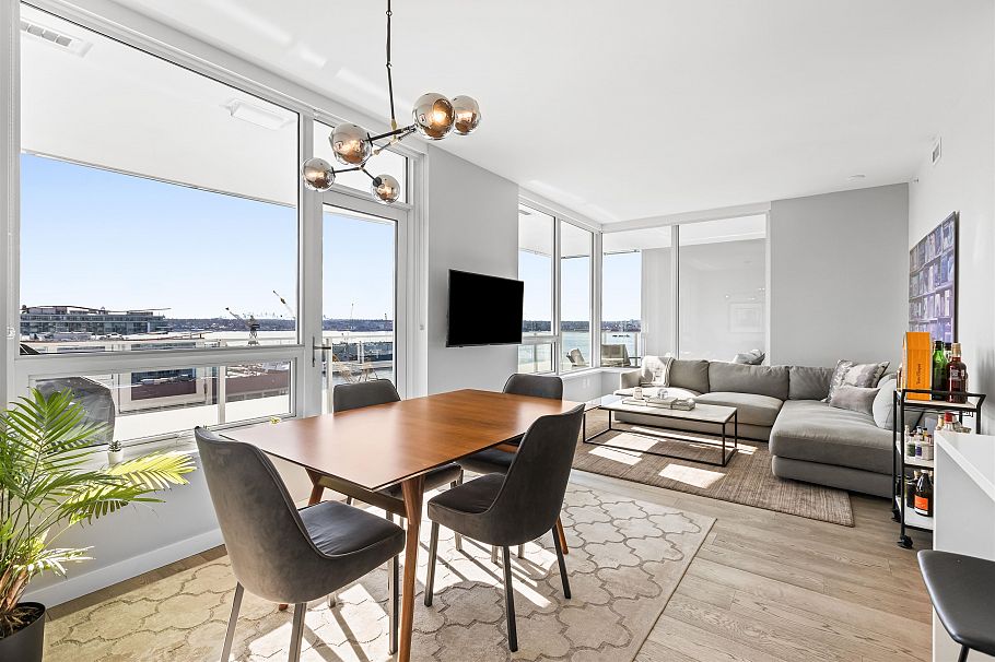 1210 118 Carrie Cates Court North Vancouver, BC - 1