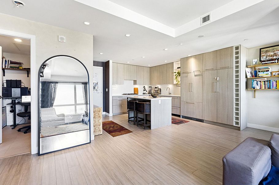 303 707 E 3rd Street North Vancouver, BC - 1