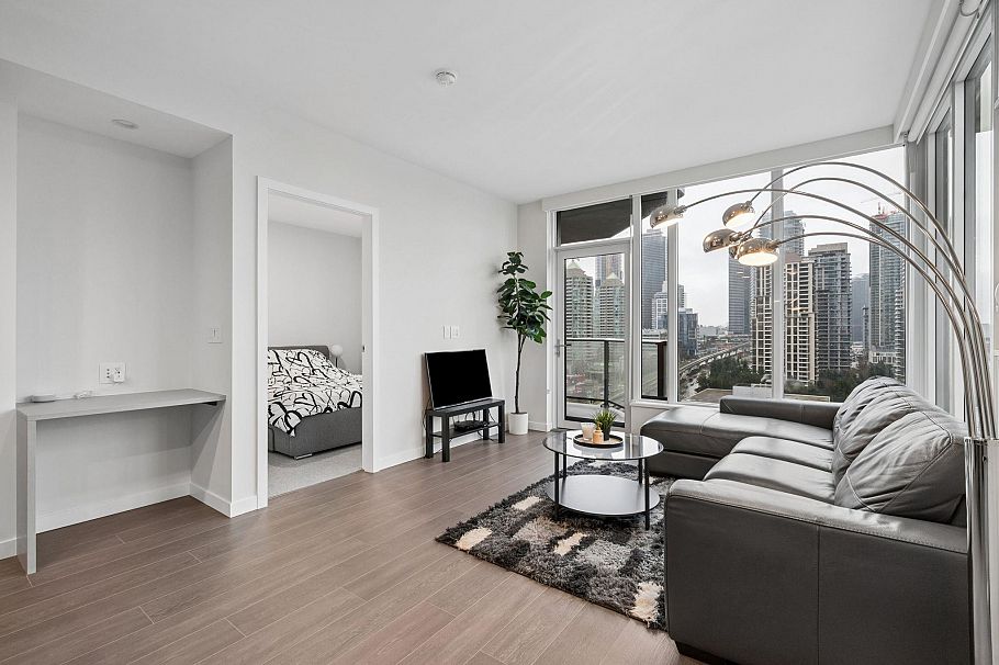 1410 4168 Lougheed Highway Burnaby, BC - 1