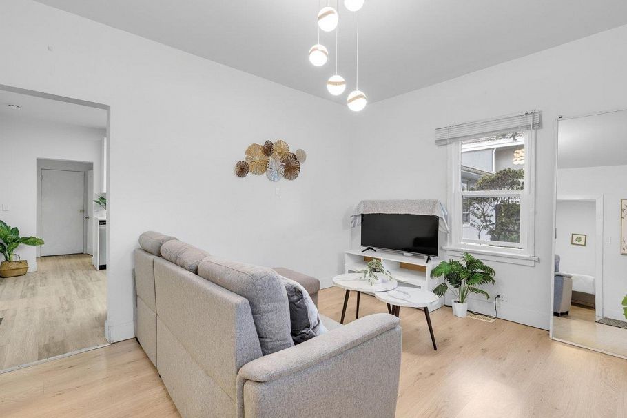 4168 Parker Street Burnaby, BC - 4