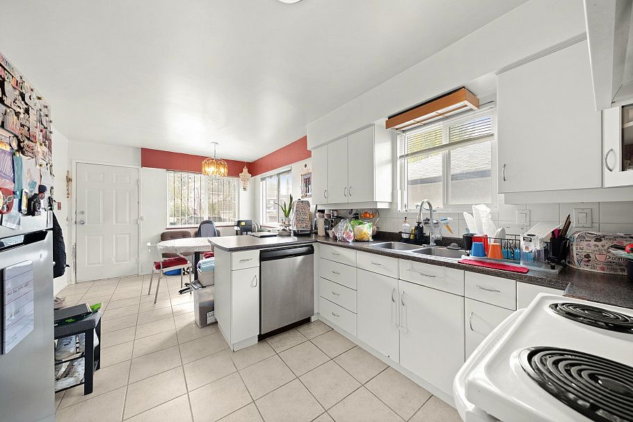 2540 E 24th Avenue Vancouver, BC - 14