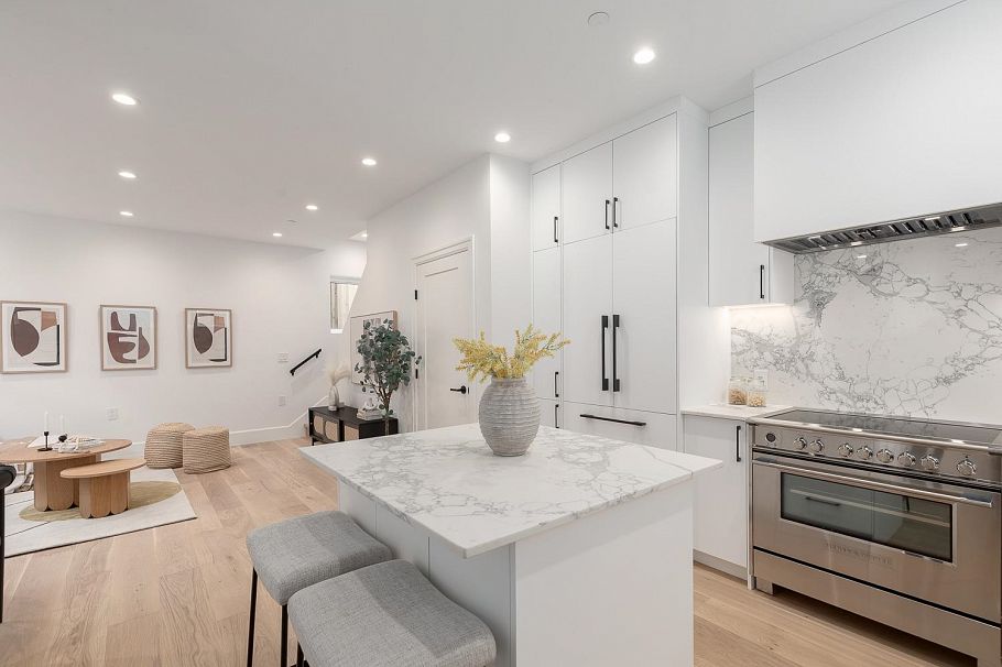 851 E 19th Avenue Vancouver, BC - 8