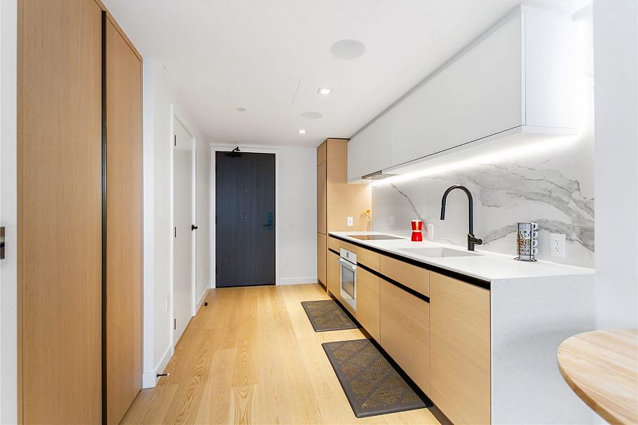 2006 620 Cardero Street Vancouver, BC - 2