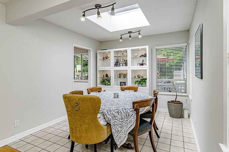 1749 Deep Cove Road North Vancouver, BC - 11