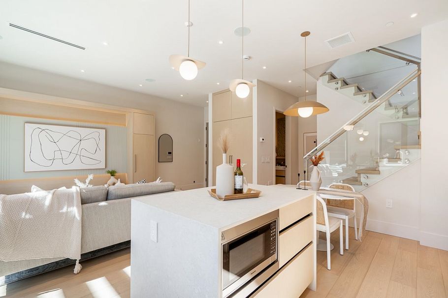 2 372 37 Avenue Vancouver, BC - 9