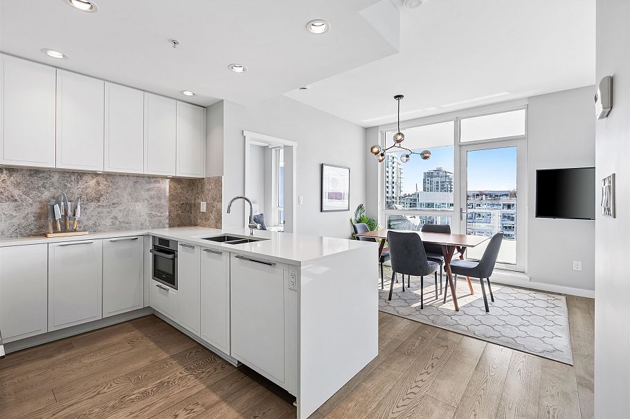 1210 118 Carrie Cates Court North Vancouver, BC - 13