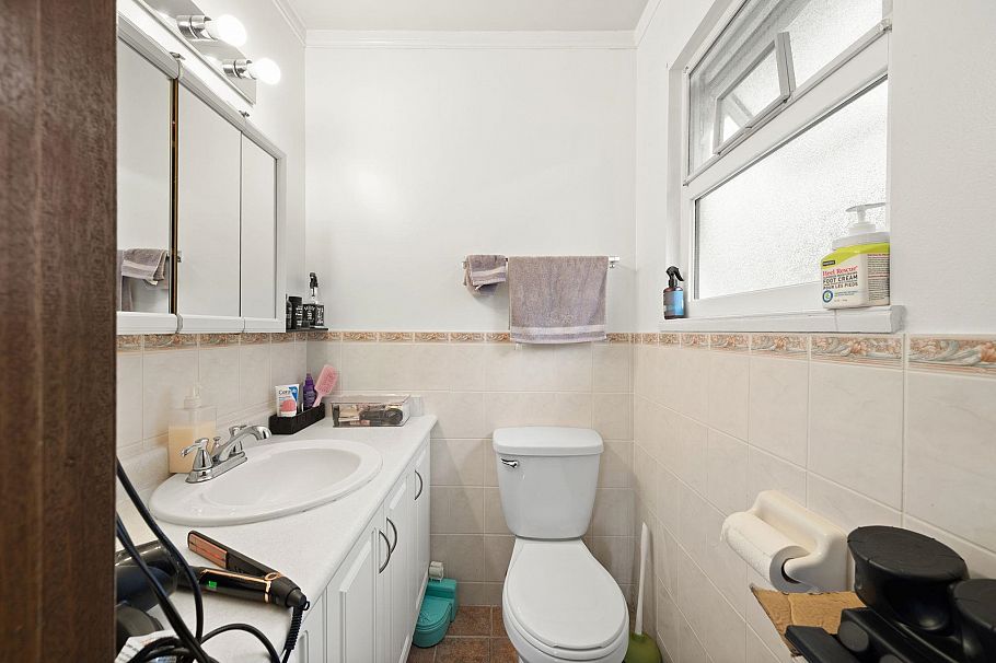 2540 E 24th Avenue Vancouver, BC - 20