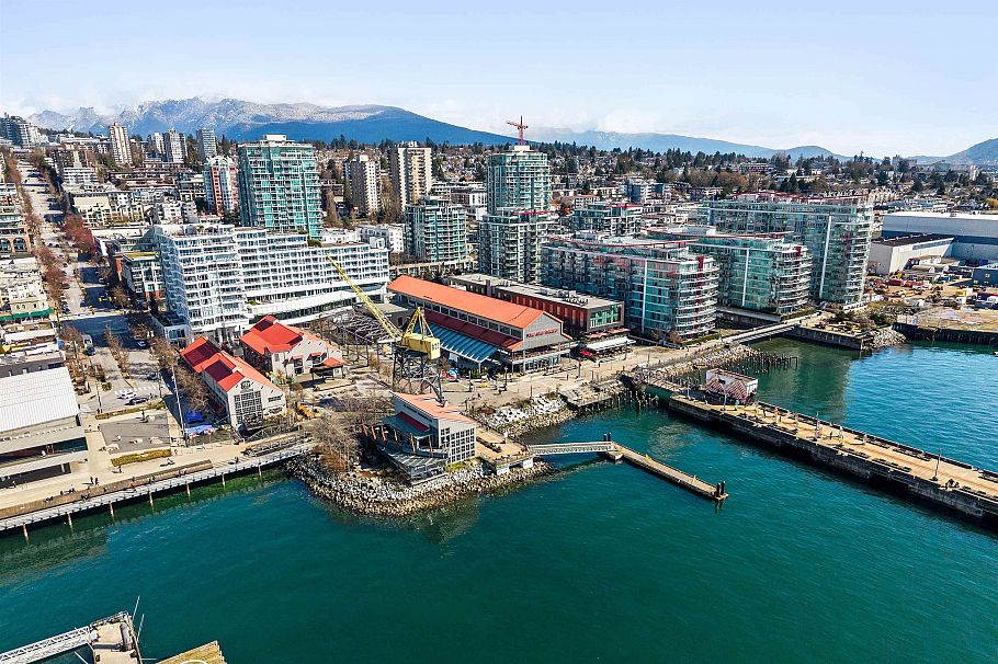 1210 118 Carrie Cates Court North Vancouver, BC - 32