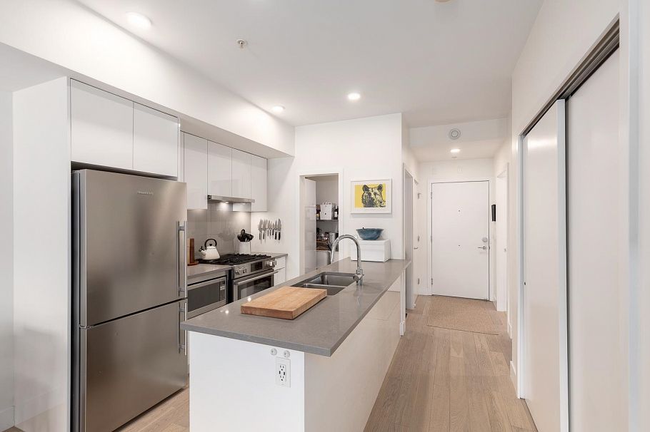 305 2666 Duke Street Vancouver, BC - 6