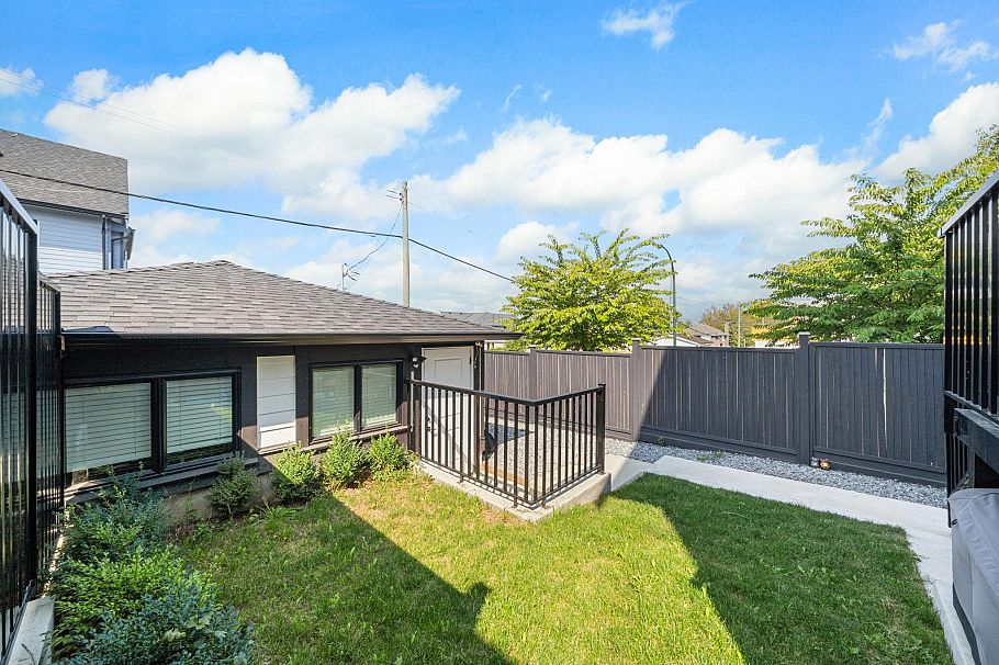 3192 E 23rd Avenue Vancouver, BC - 12