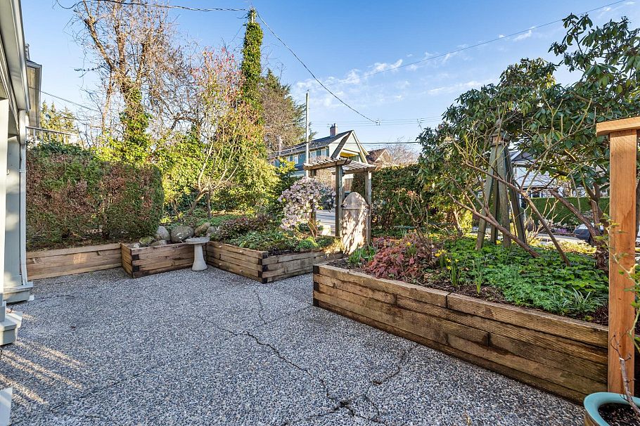 2723 W 1st Avenue Vancouver, BC - 11