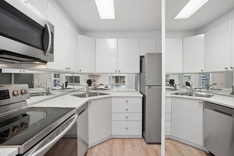 2208 1166 Melville Street Vancouver, BC - 12