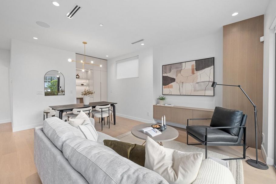 1 435 E 37th Avenue Vancouver, BC - 5