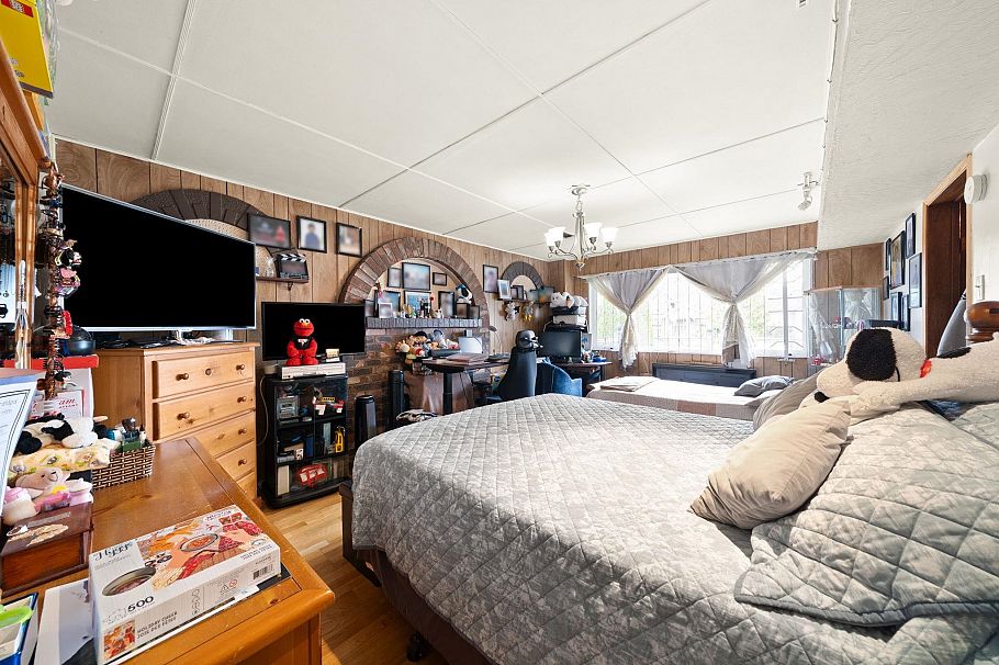 2540 E 24th Avenue Vancouver, BC - 25