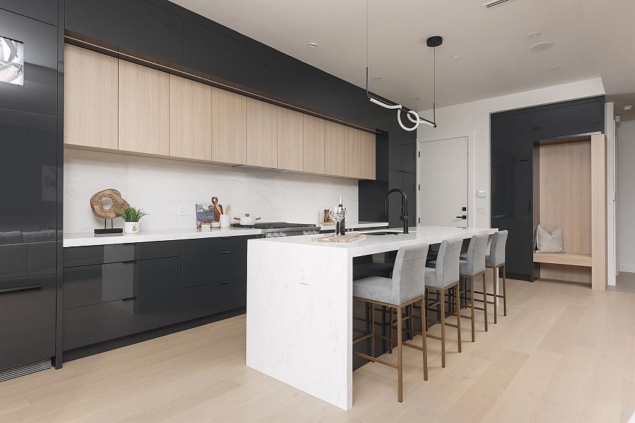 2 3232 W 38th Avenue Vancouver, BC - 1