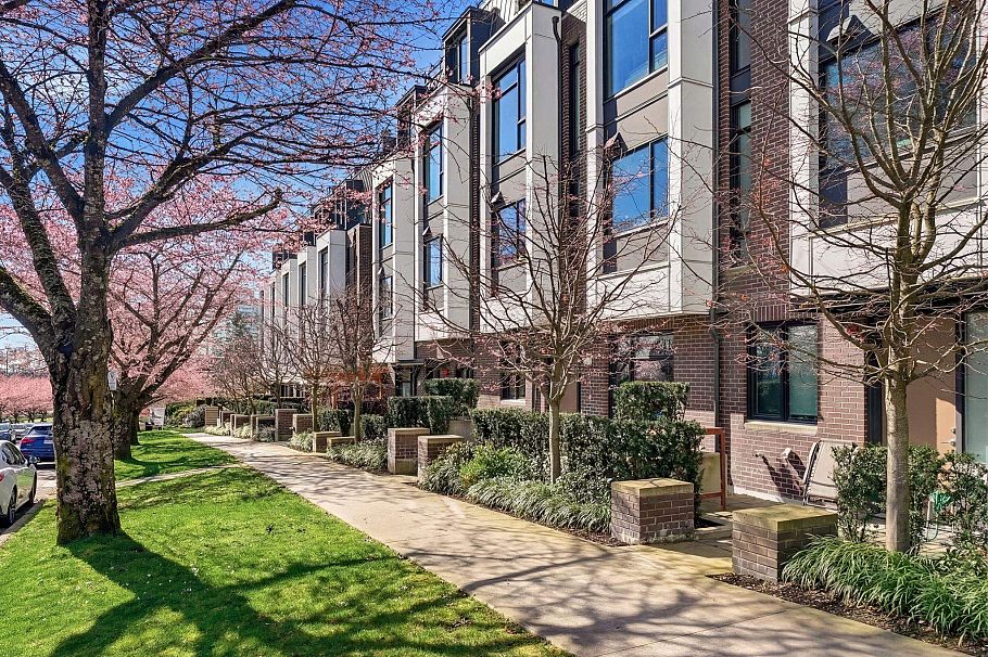 7623 Yukon Street Vancouver, BC - 1