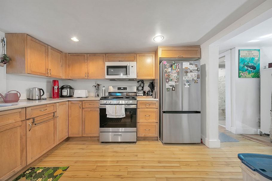 1847 Kitchener Street Vancouver, BC - 23