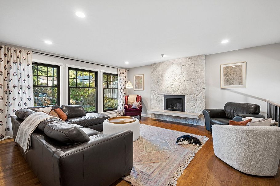 2857 Violet Street North Vancouver, BC - 6