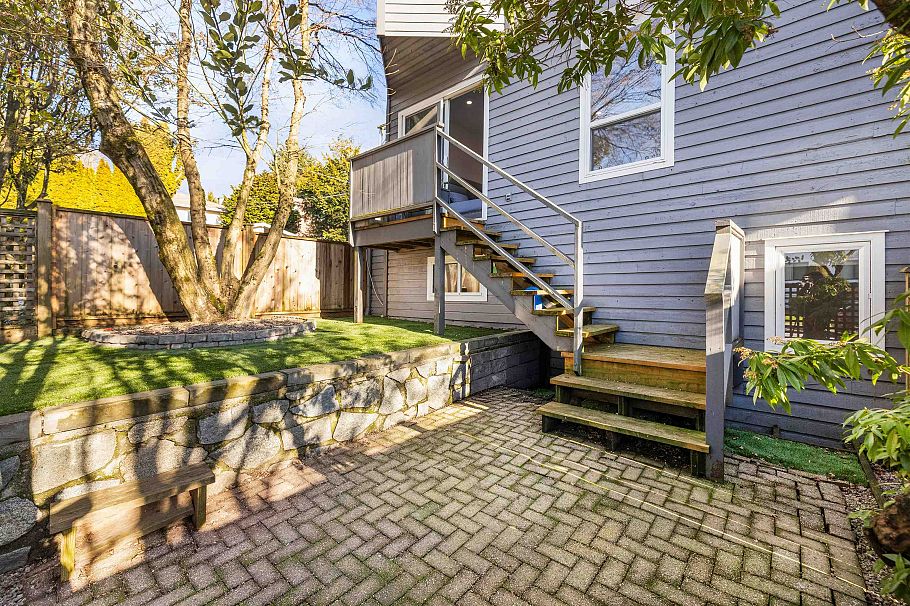 416 St. Georges Avenue North Vancouver, BC - 32