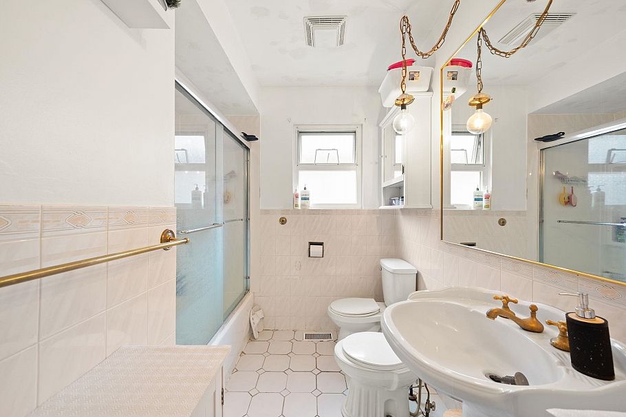 2540 E 24th Avenue Vancouver, BC - 24