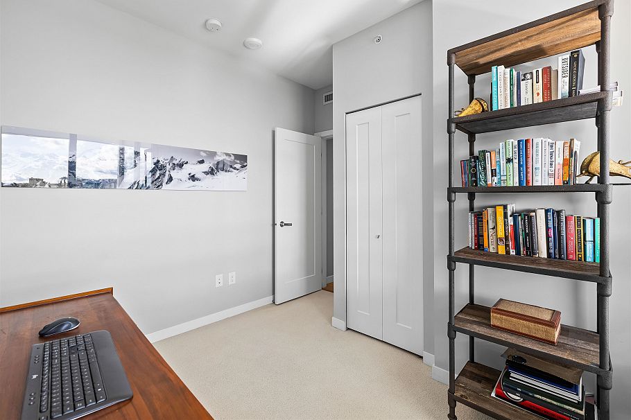 1210 118 Carrie Cates Court North Vancouver, BC - 25