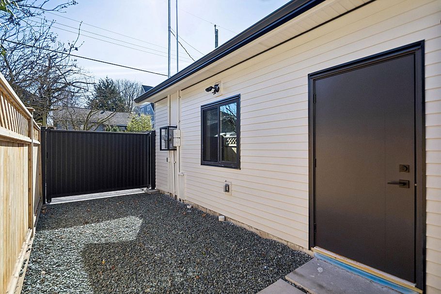 1 3036 W 13th Avenue Vancouver, BC - 31