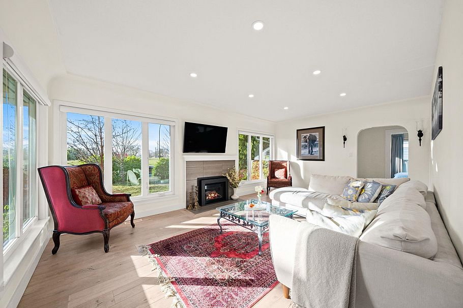 1436 Grand Boulevard North Vancouver, BC - 2