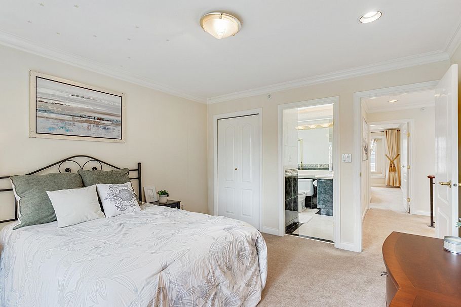 1088 W 42nd Avenue Vancouver, BC - 22