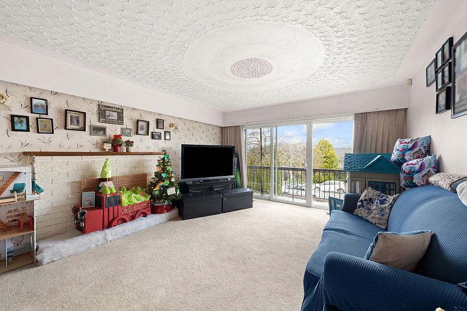 2540 E 24th Avenue Vancouver, BC - 5