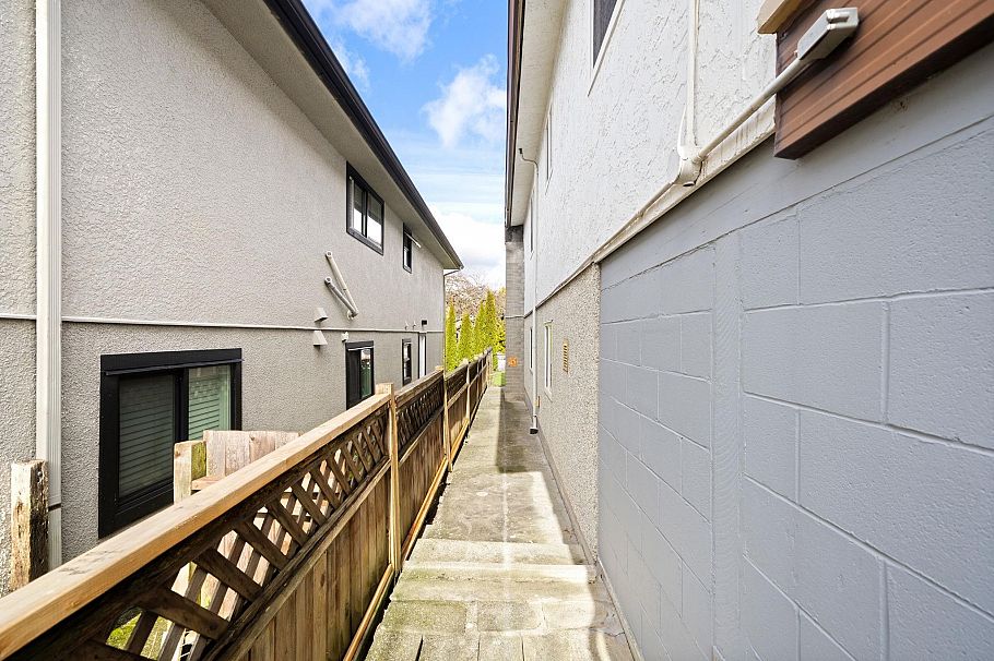 2540 E 24th Avenue Vancouver, BC - 33