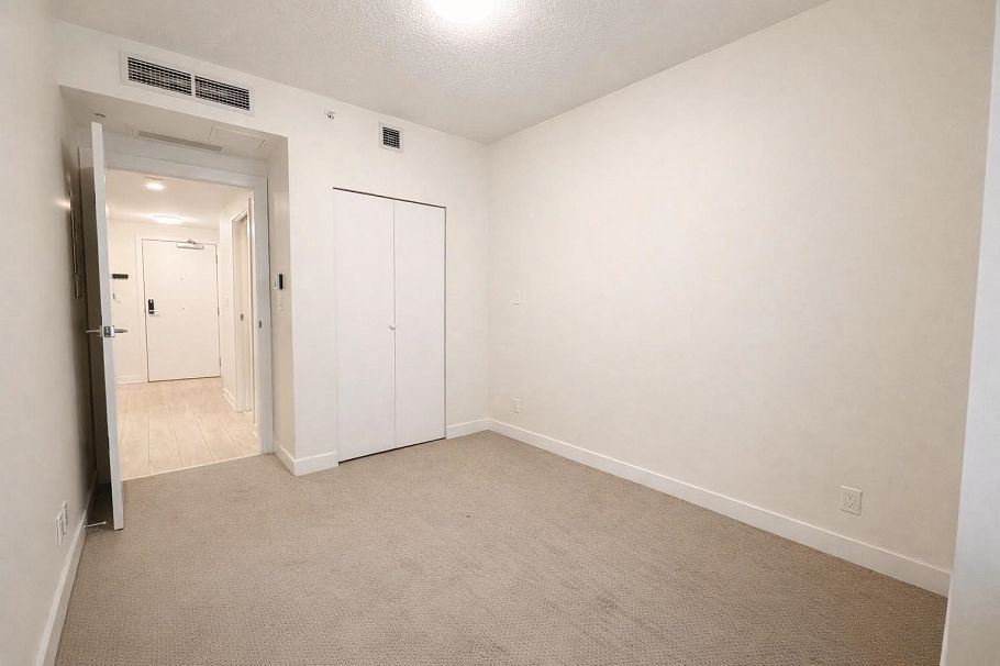 405 1401 Hunter Street North Vancouver, BC - 7