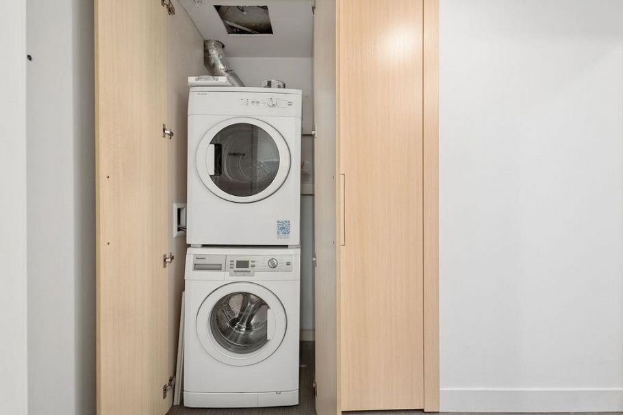 902 1325 Rolston Street Vancouver, BC - 24