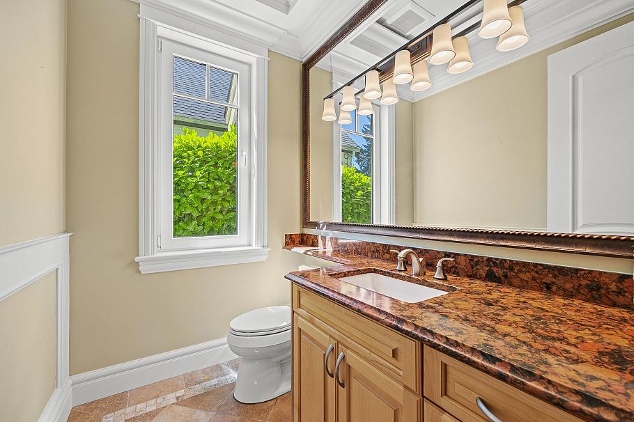 4042 W 34th Avenue Vancouver, BC - 18