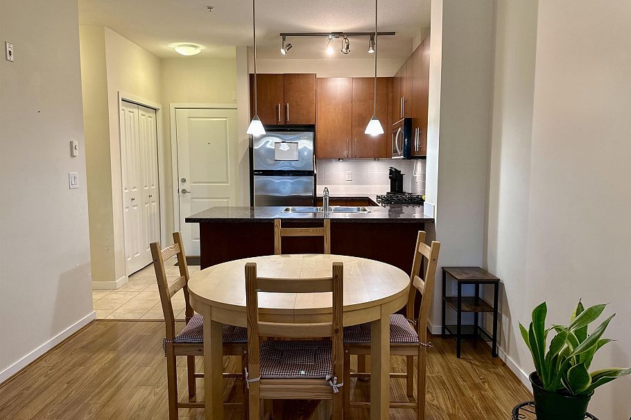 301 3651 Foster Avenue Vancouver, BC - 3