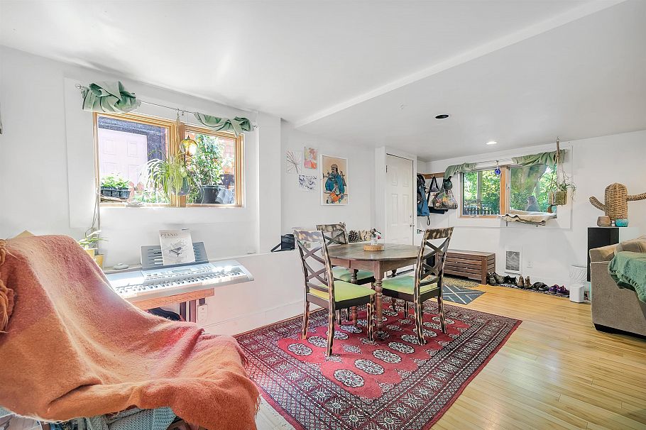 1847 Kitchener Street Vancouver, BC - 24