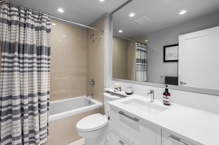 1210 118 Carrie Cates Court North Vancouver, BC - 26