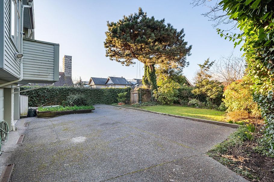 2723 W 1st Avenue Vancouver, BC - 38