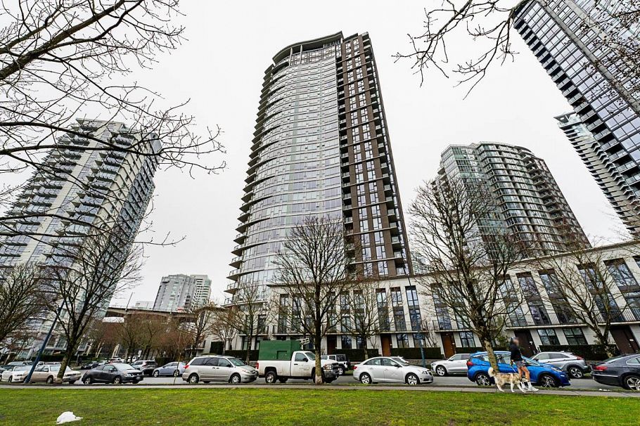 301 583 Beach Crescent Vancouver, BC - 2